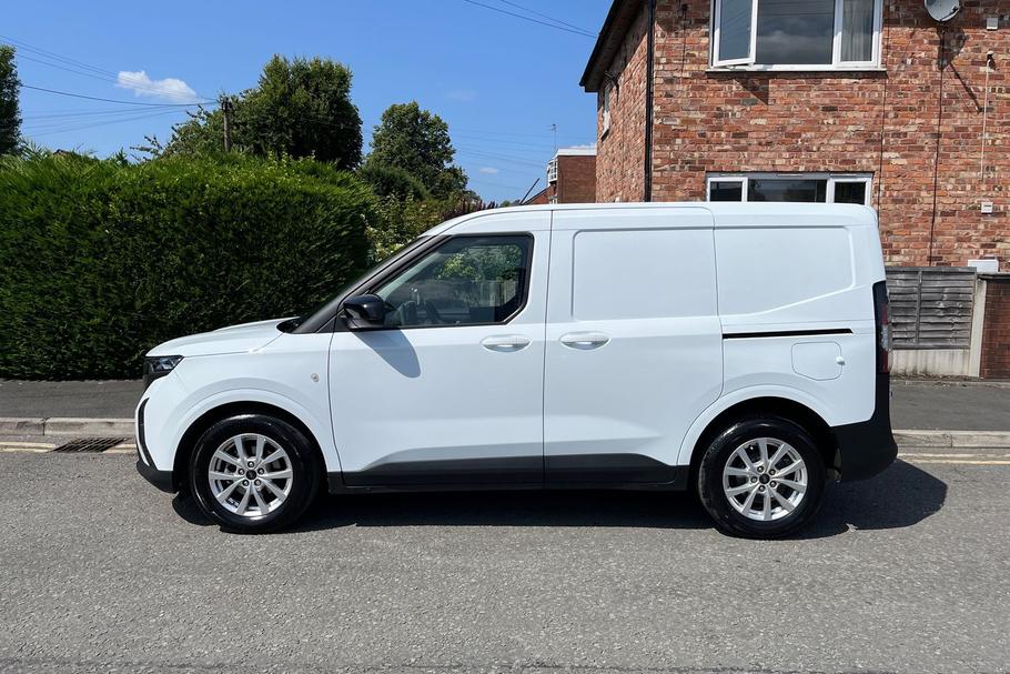 Used Ford TRANSIT COURIER HN24OAL 7