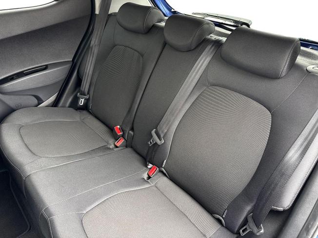 HYUNDAI i10 Photo 9
