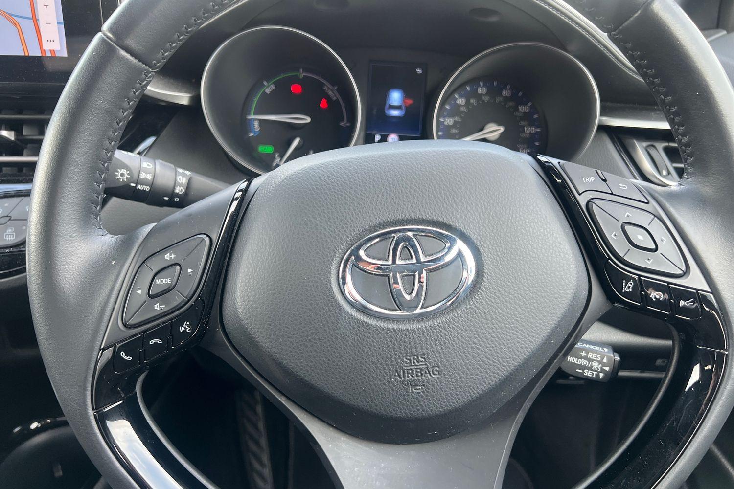 Toyota C-HR Photo 11