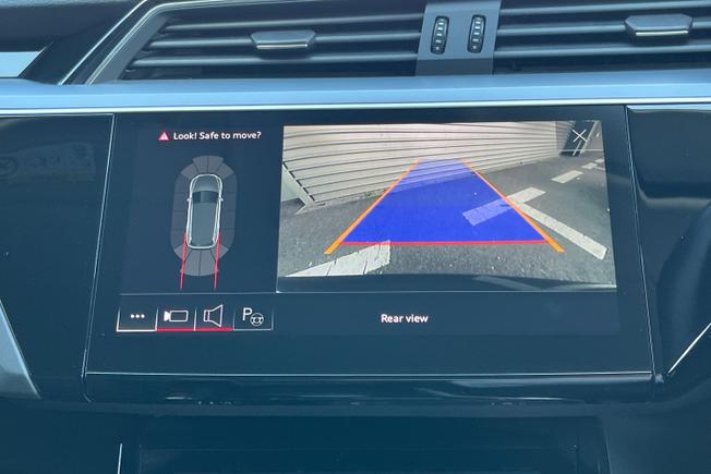 Audi E-TRON Photo 22