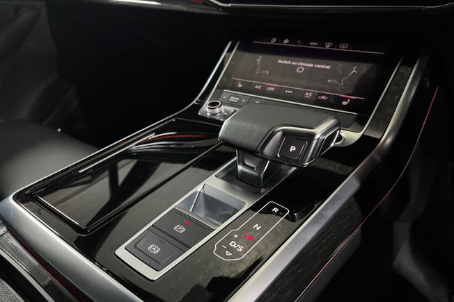 AUDI Q7 Photo 23
