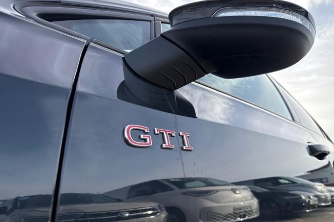VOLKSWAGEN Golf Photo 52