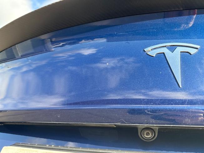 TESLA Model 3 Photo 22