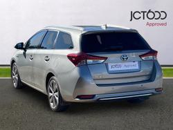 TOYOTA Auris Photo 3