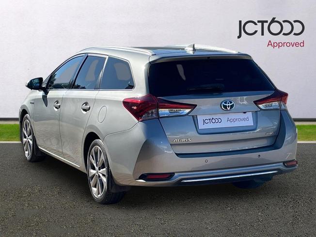 TOYOTA Auris Photo 3