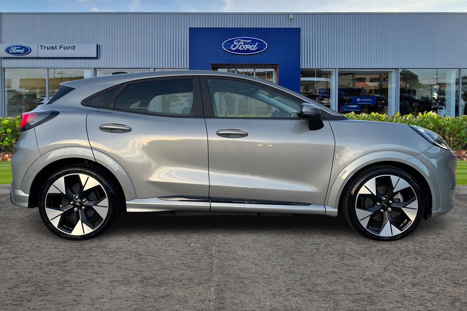 Ford Puma Gen-E Photo 2