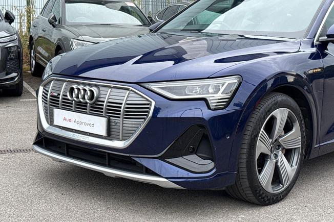 Audi e-tron Photo 22