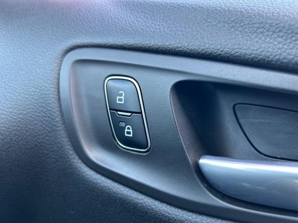 Ford Kuga Photo autoimg-3e60c3f64af3bb21d42939328d38b22c52551f1d.jpg