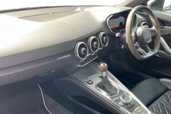 AUDI Tt Rs Photo 2