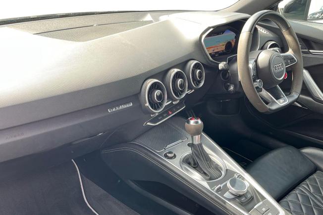 AUDI Tt Rs Photo 2
