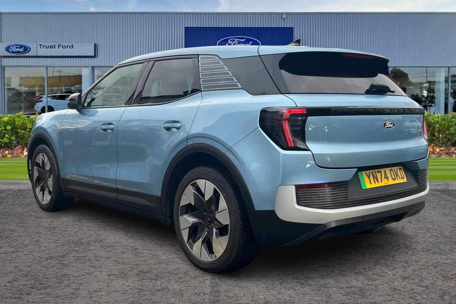 Ford EXPLORER Photo 1