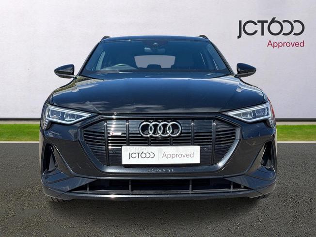 AUDI e-tron Photo 8