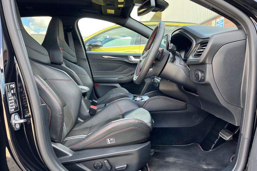 Ford Focus Photo autoimg-3e73c3b0022f2bf9959acfb9fedf45381a595e16.jpg