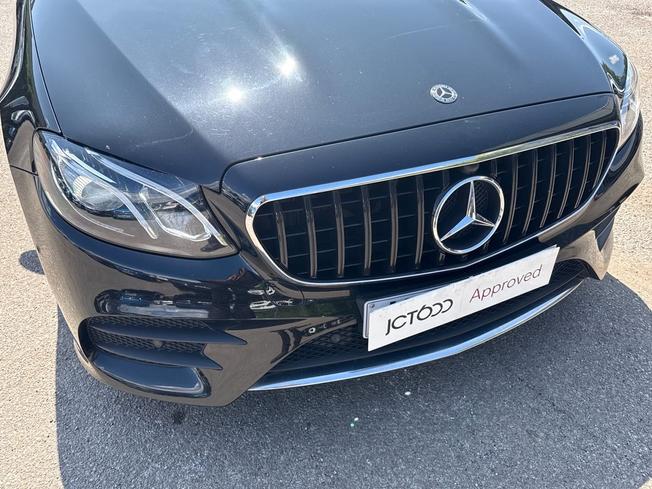 MERCEDES-BENZ E Class Photo 32
