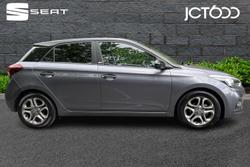 HYUNDAI i20 Photo 4