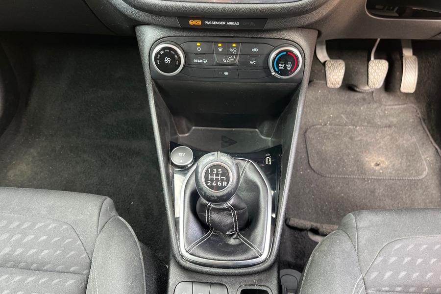 Ford Fiesta Photo autoimg-3e7933f7937185645c1b9813027d96cd7a534209.jpg