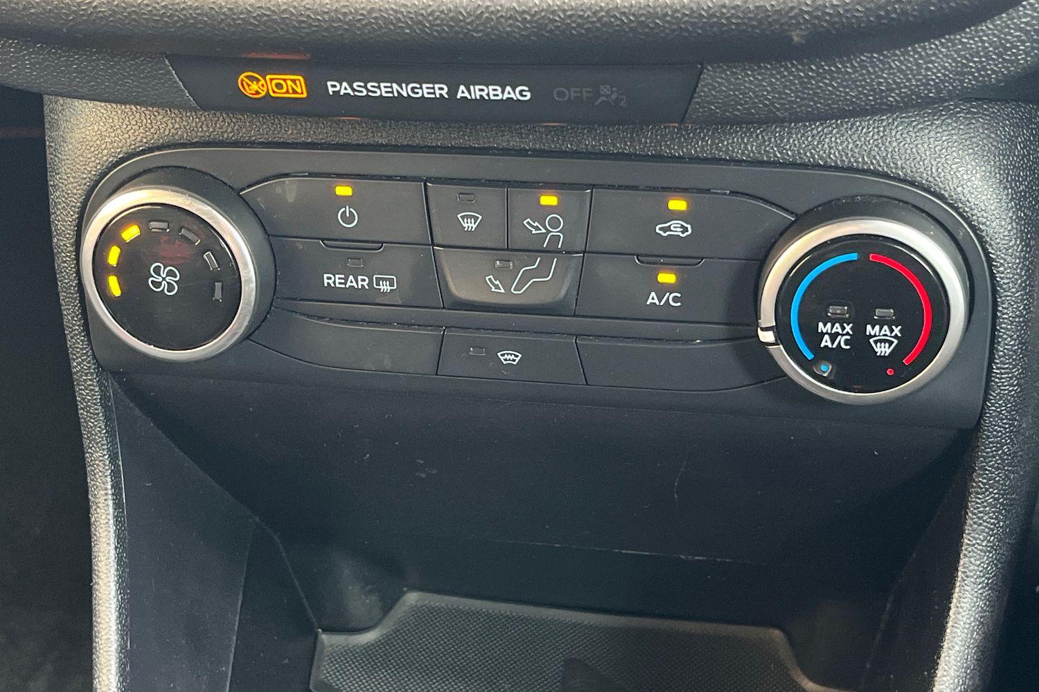 Ford FIESTA Photo 28