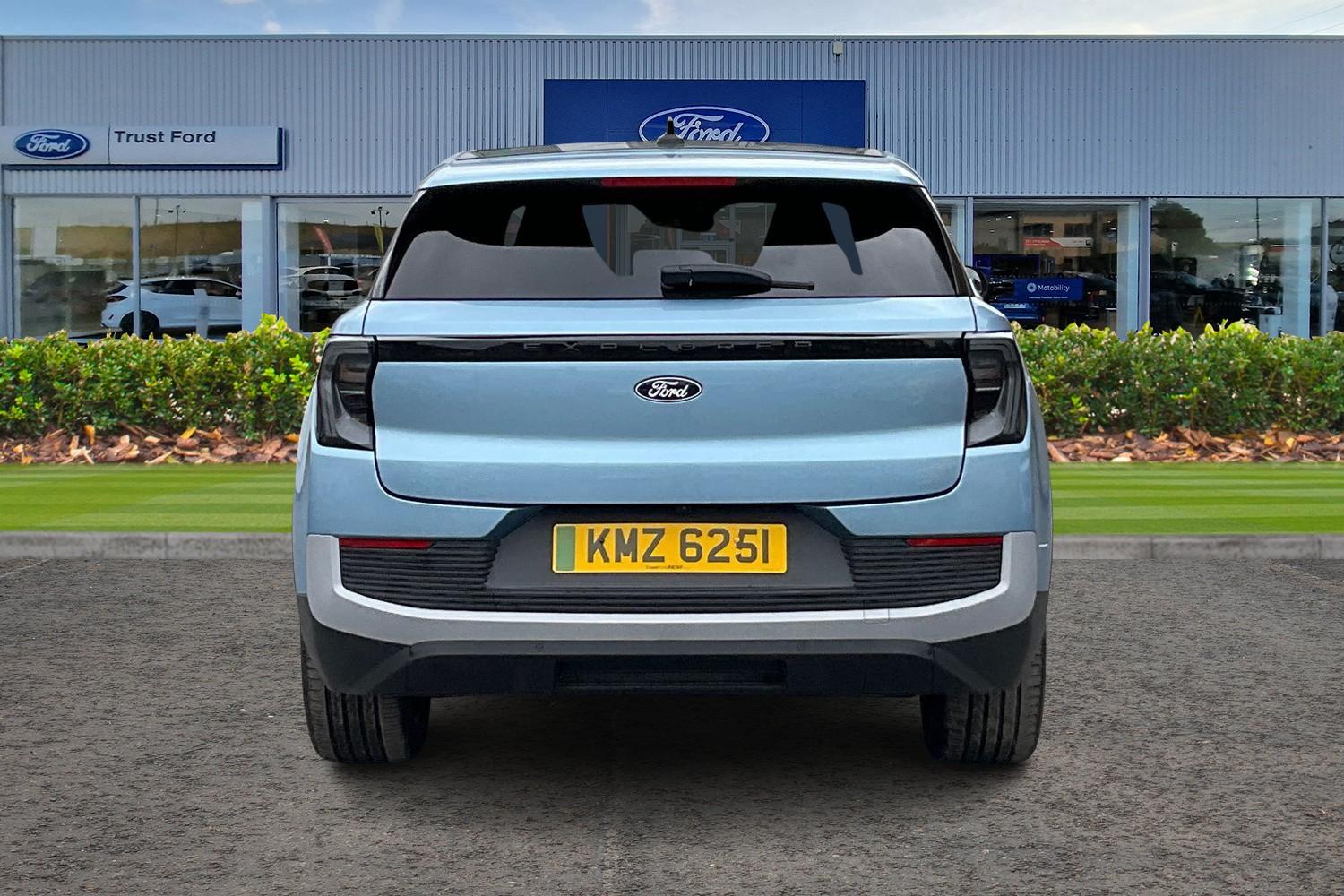 Ford Explorer Photo 6