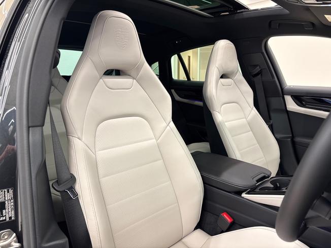 PORSCHE Panamera Photo 14