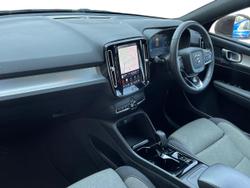 VOLVO Xc40 Photo 2