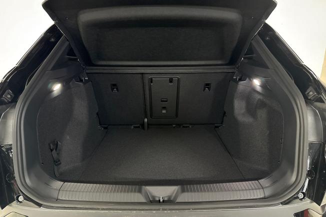 VOLKSWAGEN ID.4 Photo 12