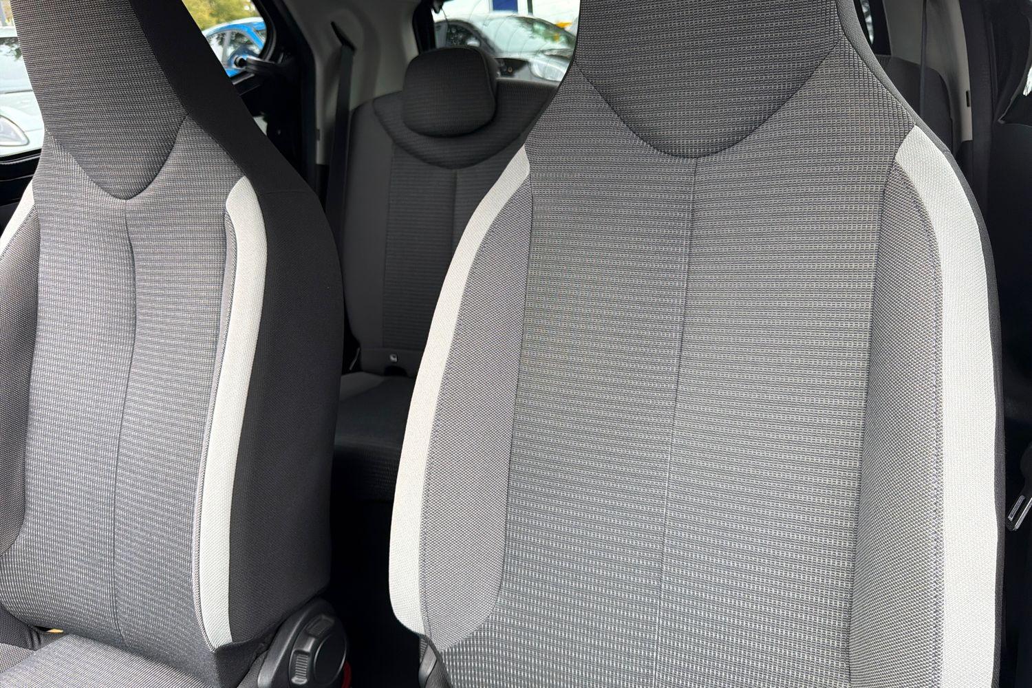 Toyota AYGO Photo 18