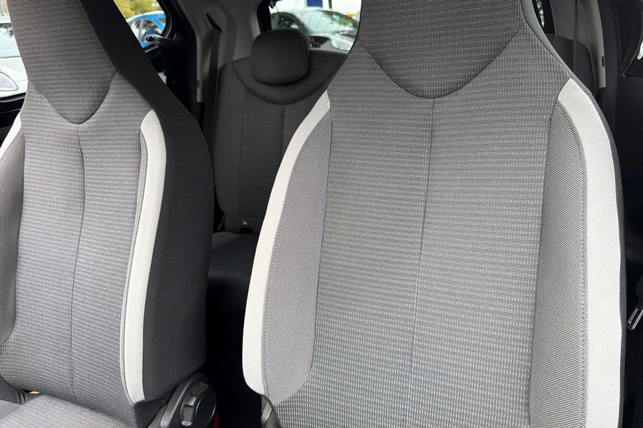 Toyota AYGO Photo autoimg-3e89d7843c18fbcaf8874b4fb4505a1ec8fd252b.jpg