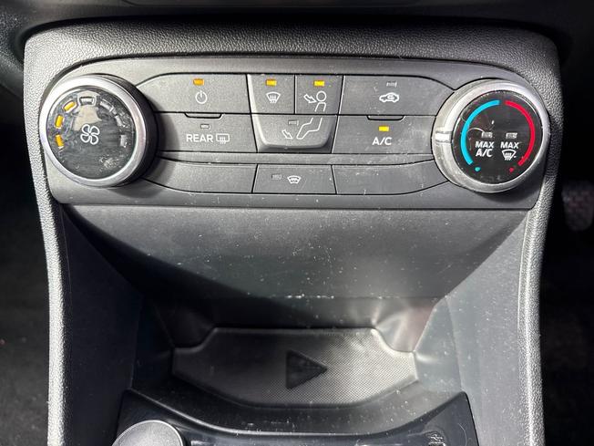 FORD Fiesta Photo 32