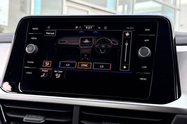 Volkswagen T-Roc Photo 32
