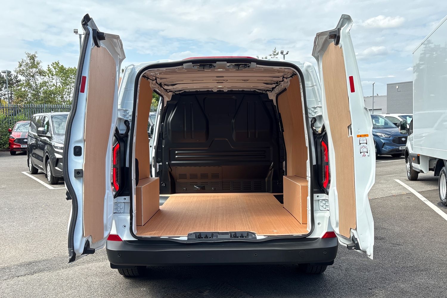 Ford E-TRANSIT CUSTOM Photo 5