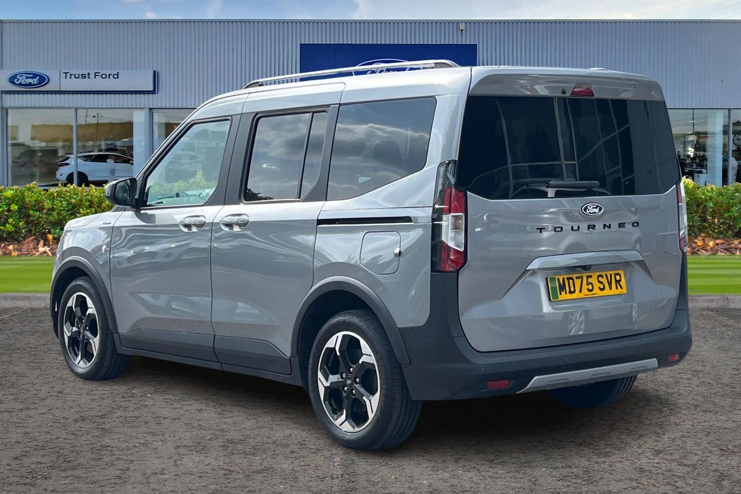 Ford E-TOURNEO COURIER Photo 1