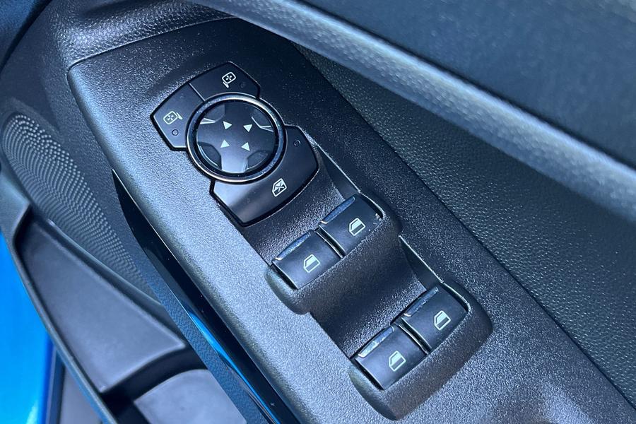 Ford ECOSPORT Photo autoimg-3e98fc2ce3dd5987c8e2fdb1d774c08baa2dfacb.jpg