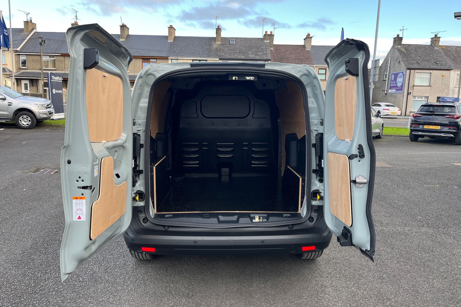 Ford TRANSIT COURIER Photo 5