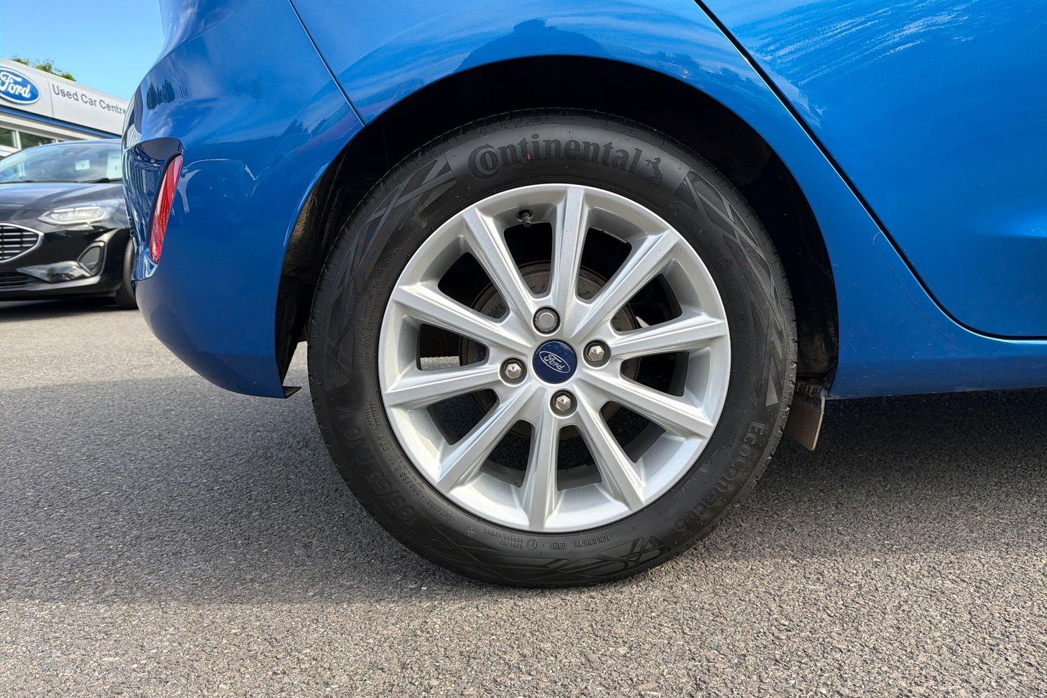 Ford FIESTA Photo 7