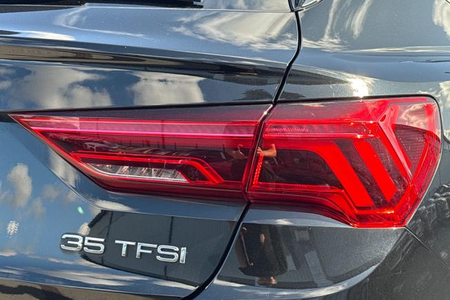 Audi Q3 Photo 18