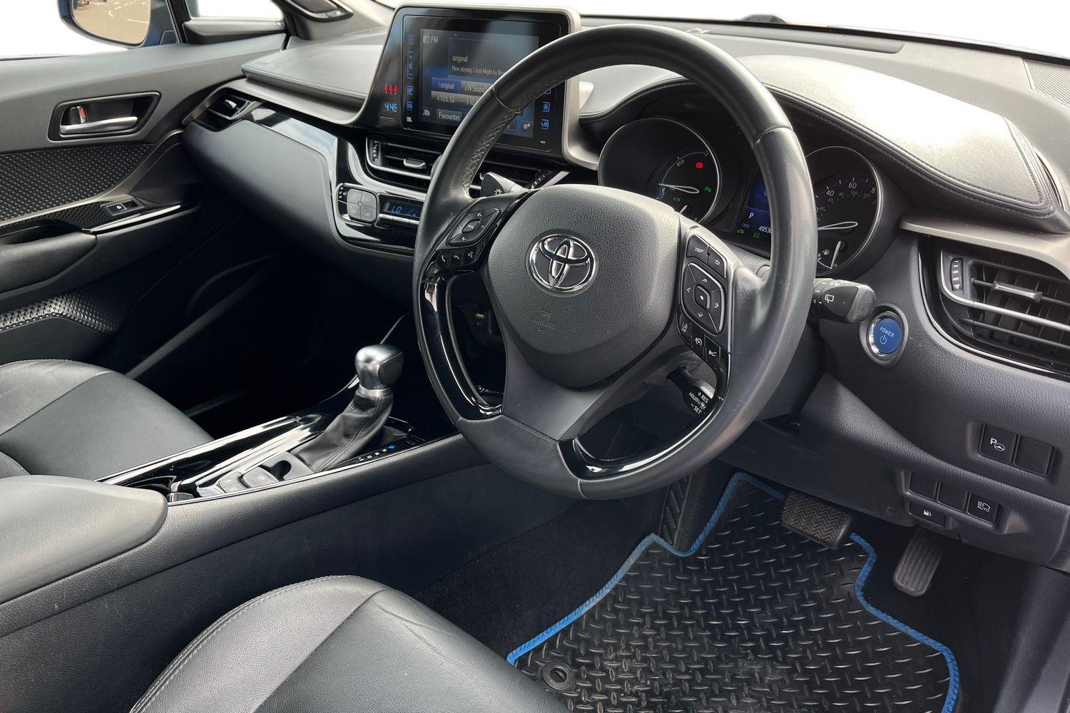 Toyota C-HR Photo 8
