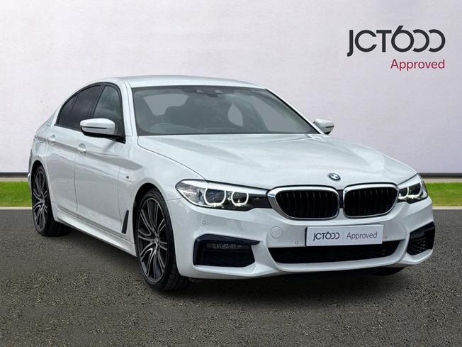 BMW 5 Series Photo 1