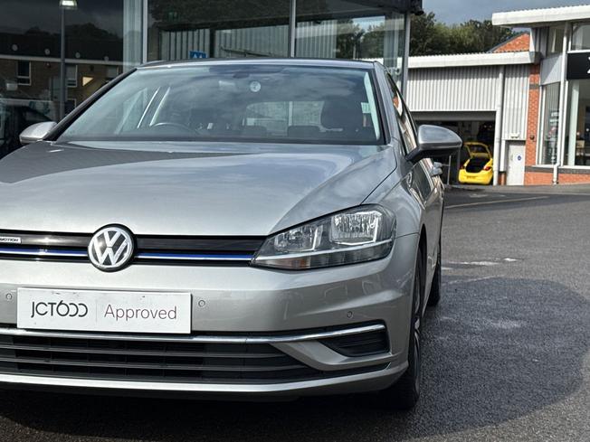 VOLKSWAGEN Golf Photo 27