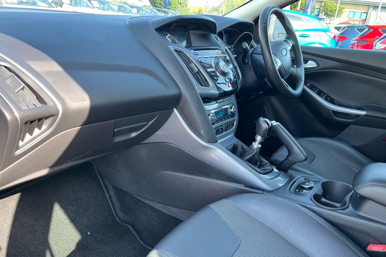 Ford FOCUS Photo 17