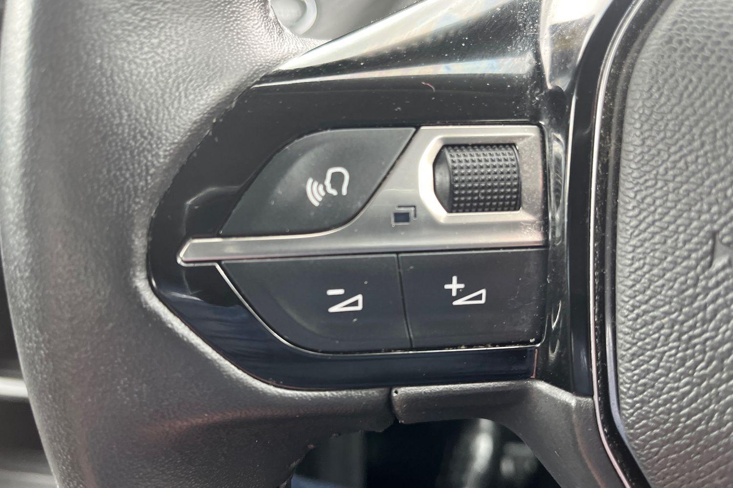 Peugeot 208 Photo 25