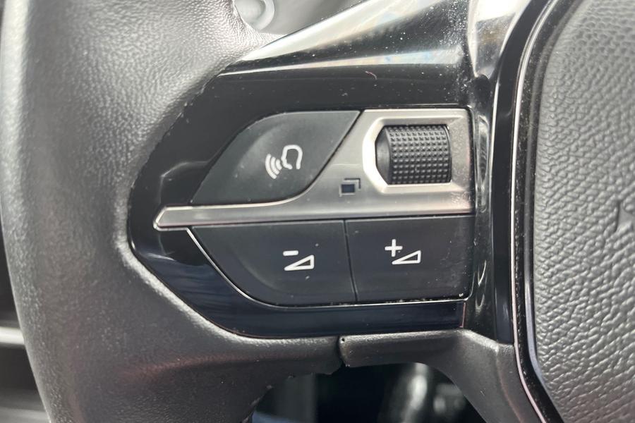 Peugeot 208 Photo autoimg-3eb35af4d104354245251d9fb54bee57e77a7132.jpg