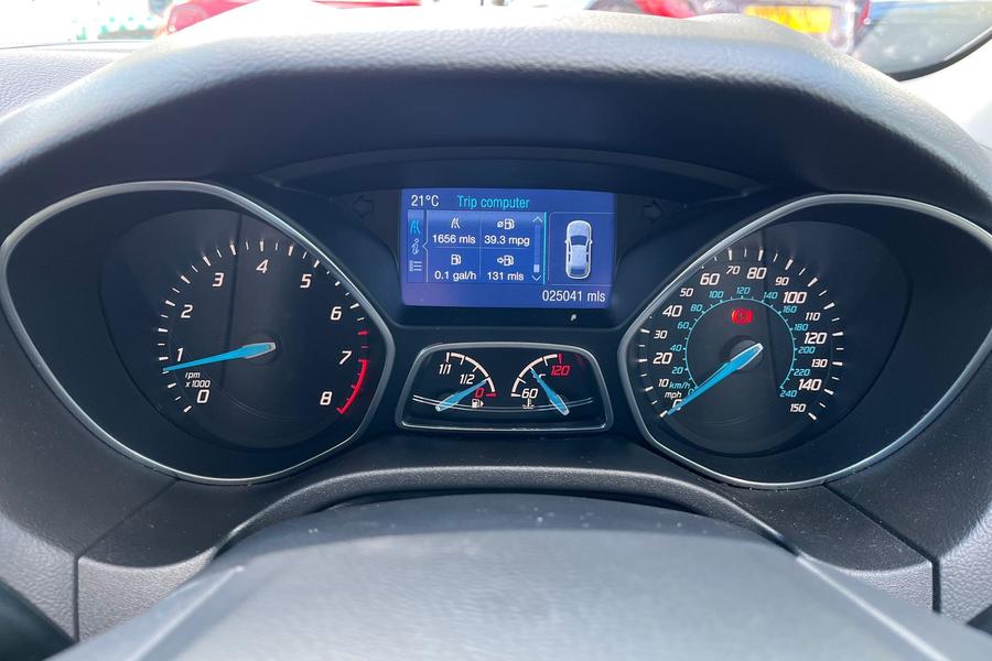 Ford FOCUS Photo autoimg-3eb5756edb8d18ec9476ab24164814fdf73d6ebe.jpg