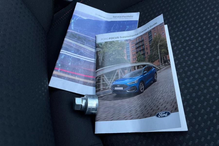Ford FOCUS Photo autoimg-3eb9e54dd88258160eb503cc3b56941d7c9b55e7.jpg