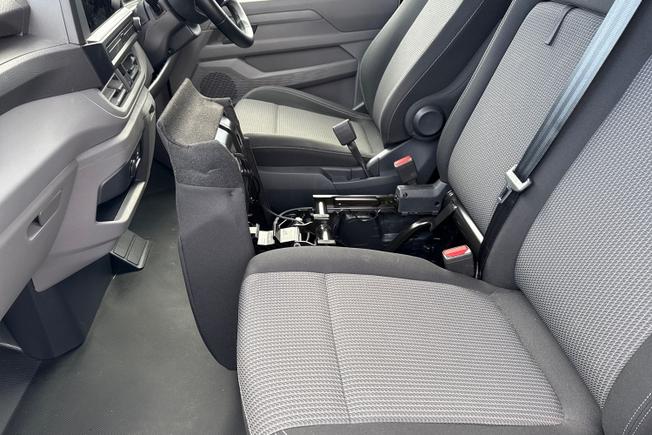 VOLKSWAGEN E-Transporter Photo 29