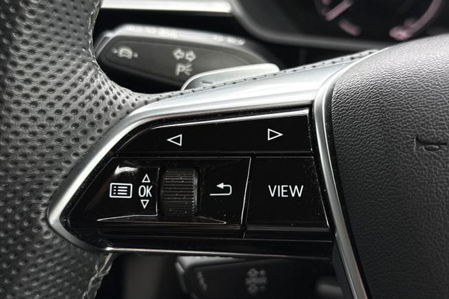 AUDI Q8 E-Tron Photo 16