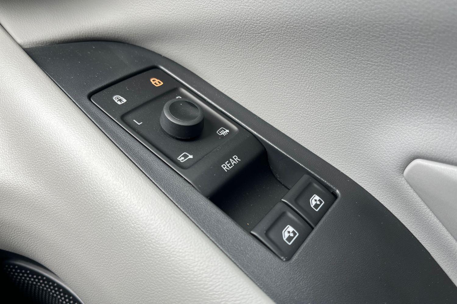 Ford EXPLORER Photo 15