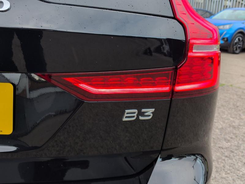 Used Volvo V60 FP23AOF 28