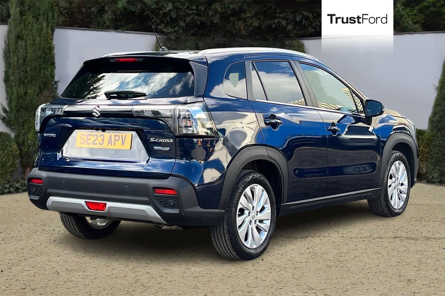 Suzuki S-CROSS Photo 3