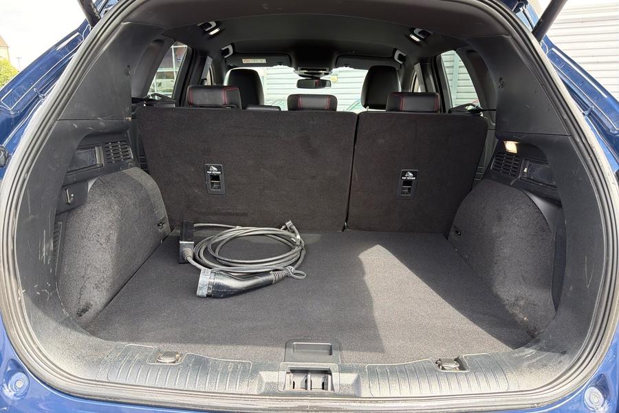 Ford Kuga Photo autoimg-3ed008bb8524f2ac2401b190d65ca75671e85b2d.jpg