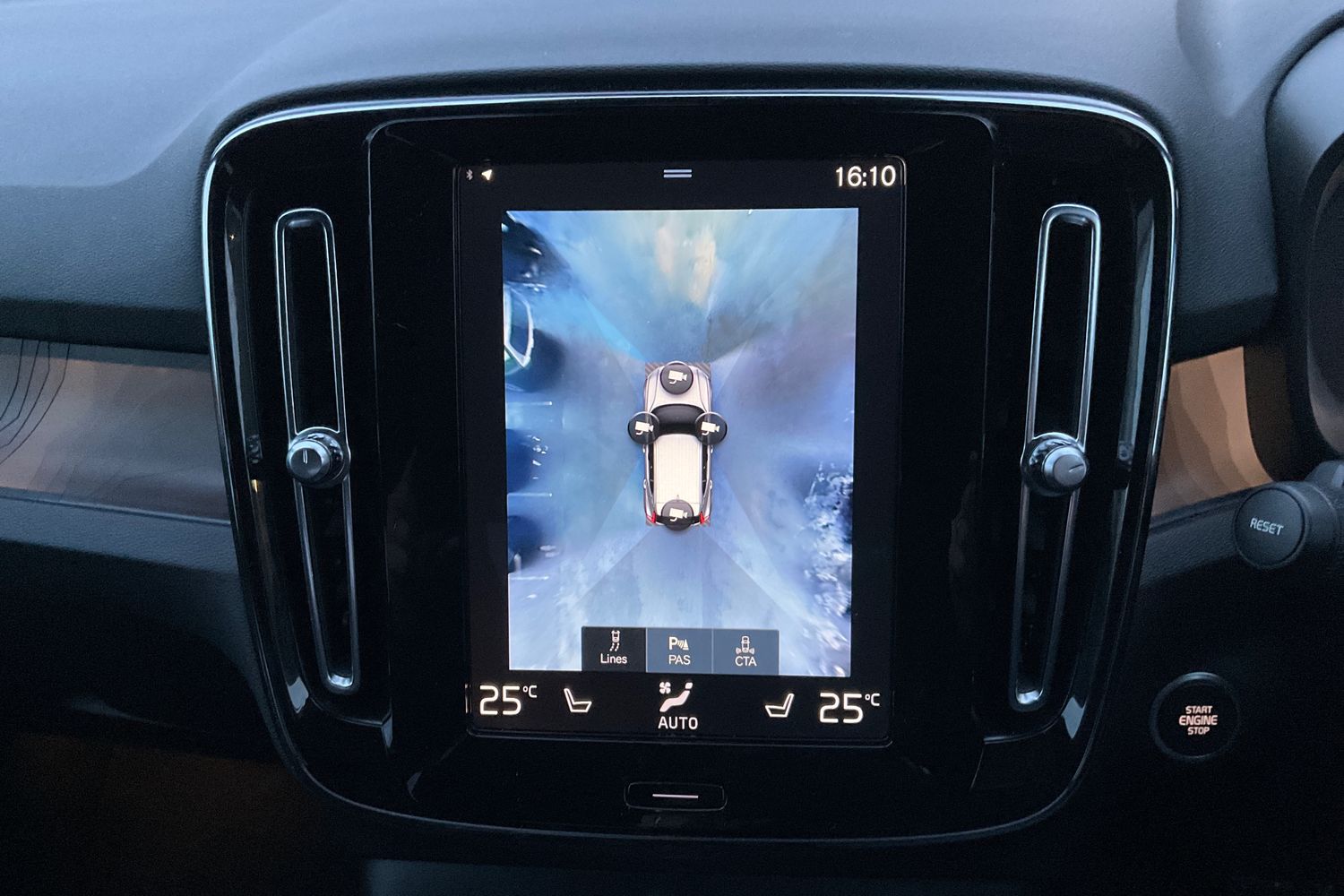 Volvo XC40 Photo 25